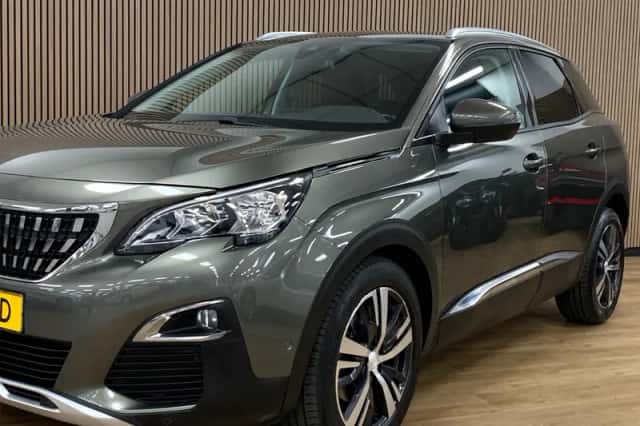 Peugeot 3008 (2018) thumbnail 2