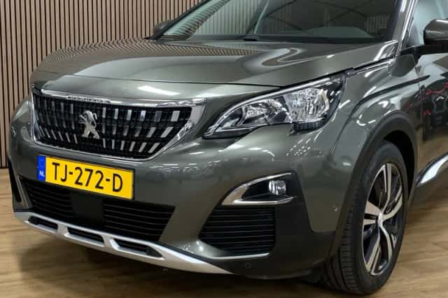 Peugeot 3008 (2018) thumbnail 3