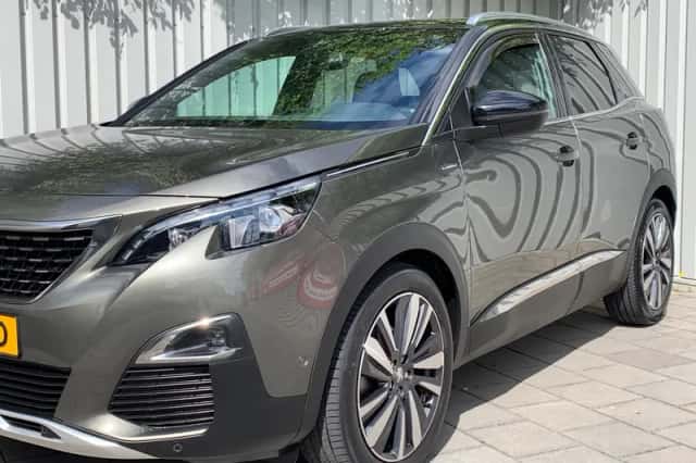 Peugeot 3008 (2018) thumbnail 2