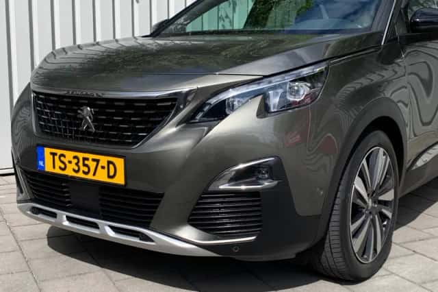 Peugeot 3008 (2018) thumbnail 3