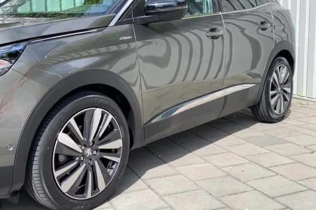 Peugeot 3008 (2018) thumbnail 4