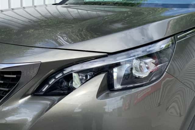 Peugeot 3008 (2018) thumbnail 6