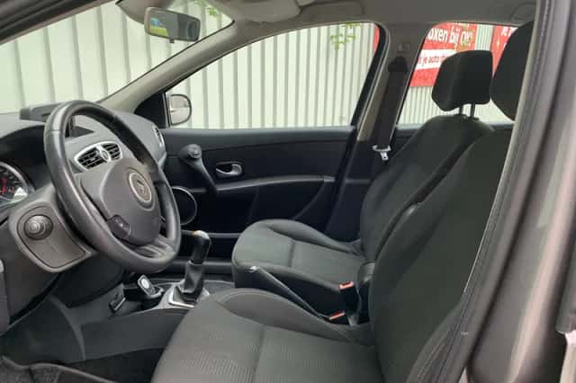 Renault Clio (2011) thumbnail 6