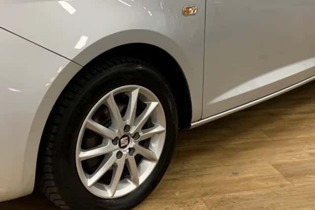 SEAT Ibiza (2016) thumbnail 5