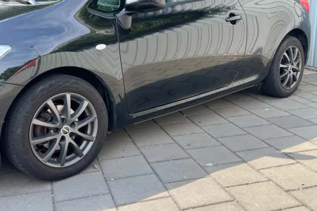 Toyota Auris (2010) thumbnail 4