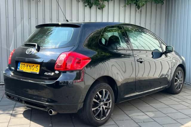 Toyota Auris (2010) thumbnail 5