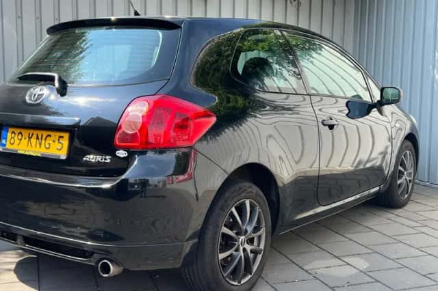 Toyota Auris (2010) thumbnail 6