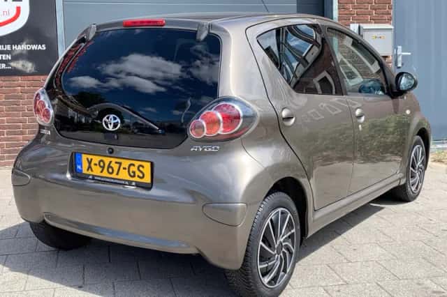 Toyota Aygo (2012) thumbnail 4