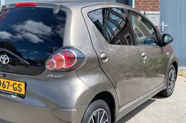 Toyota Aygo (2012) thumbnail 5