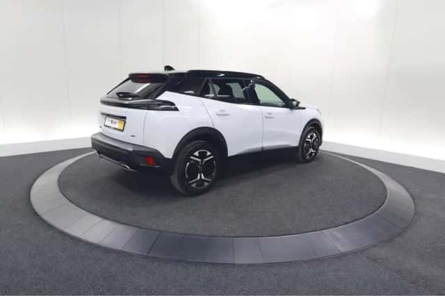 Peugeot 2008 (2024) thumbnail 5