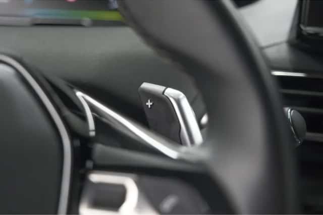 Peugeot 3008 (2023) thumbnail 3