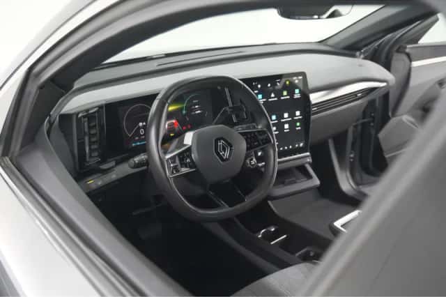 Renault Mégane E-Tech (2023) thumbnail 2