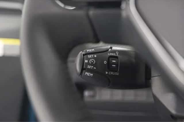 Peugeot 2008 (2025) thumbnail 3
