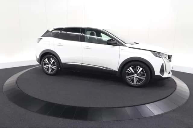 Peugeot 3008 (2023) thumbnail 4