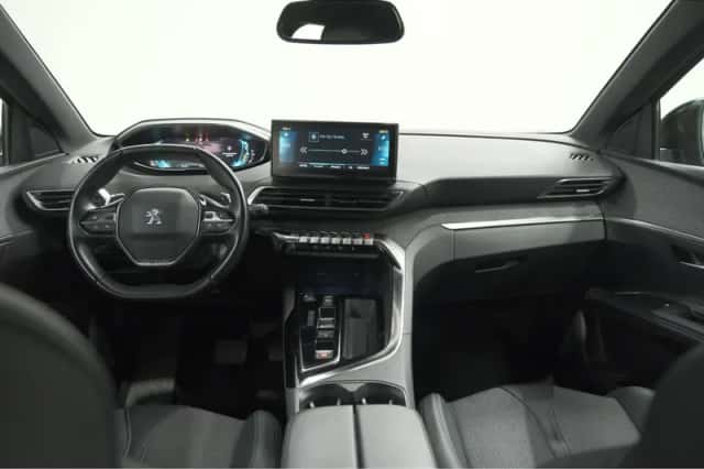 Peugeot 3008 (2023) thumbnail 2