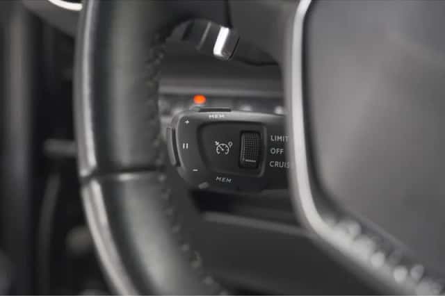 Peugeot 3008 (2023) thumbnail 3