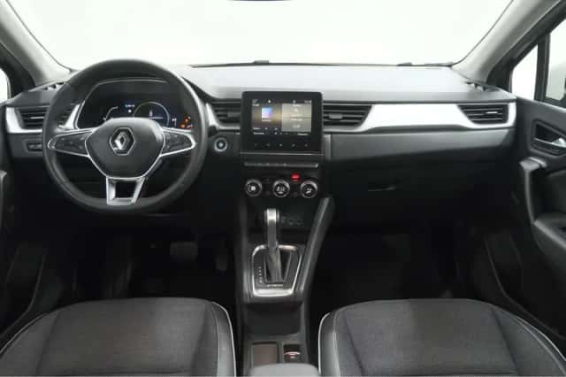 Renault Captur (2022) thumbnail 2