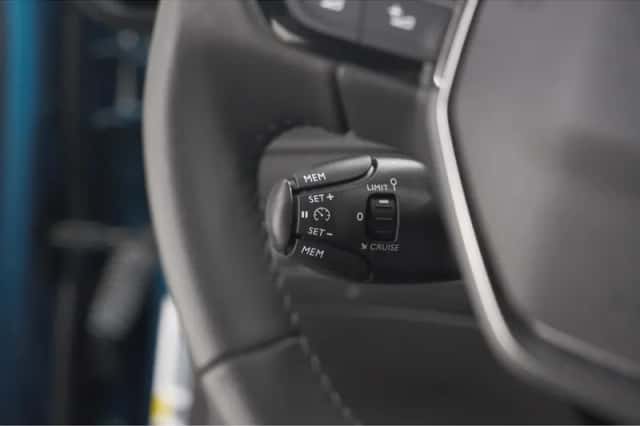 Peugeot e-2008 (2025) thumbnail 3