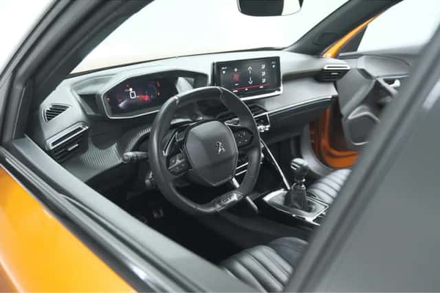 Peugeot 2008 (2022) thumbnail 2