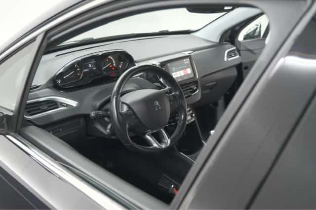 Peugeot 208 (2018) thumbnail 2