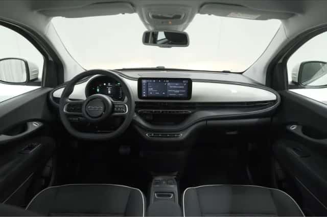 Fiat 500 (2023) thumbnail 2