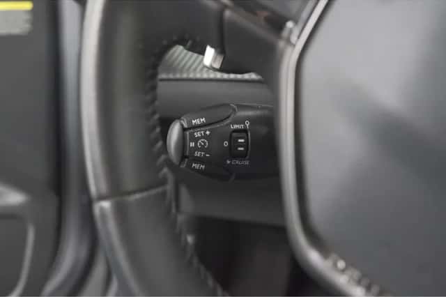 Peugeot 2008 (2020) thumbnail 3