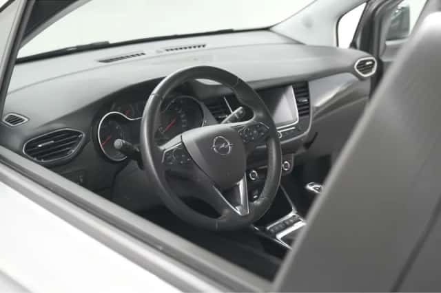Opel Crossland (2023) thumbnail 2