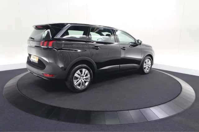 Peugeot 5008 (2023) thumbnail 5