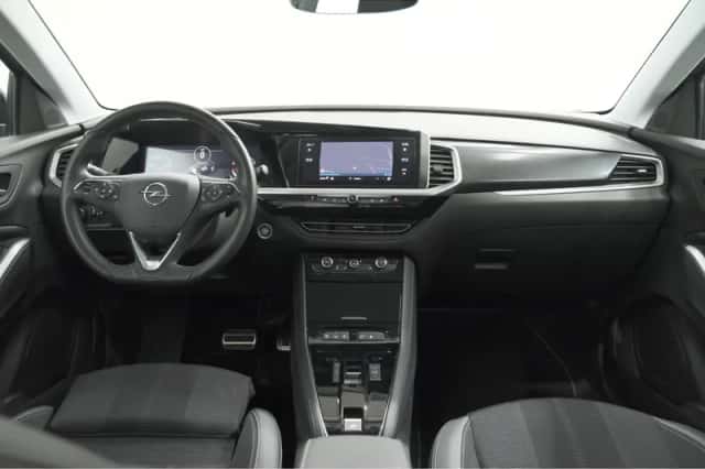 Opel Grandland (2024) thumbnail 2