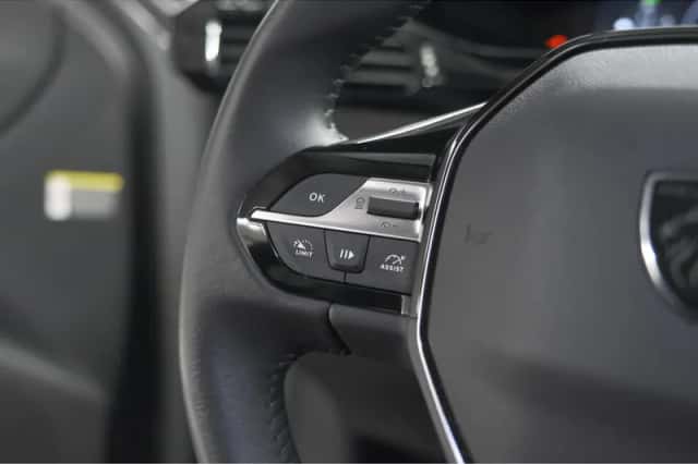 Peugeot 408 (2025) thumbnail 3