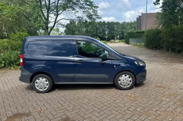 Ford Transit Courier (2016) thumbnail 3