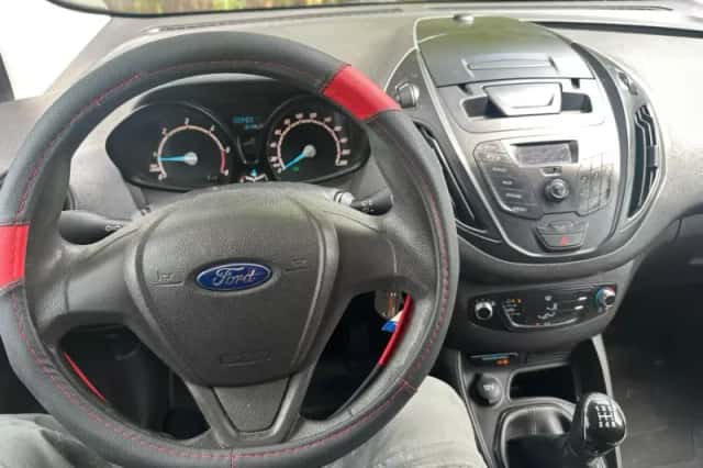 Ford Transit Courier (2016) thumbnail 5