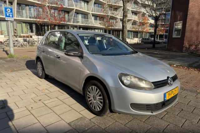 Volkswagen Golf (2011) thumbnail 2