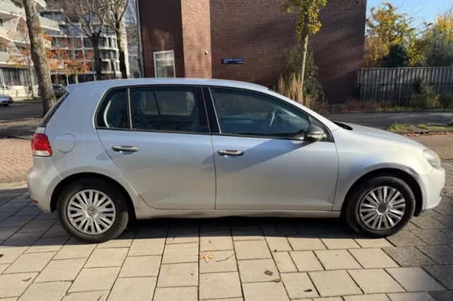 Volkswagen Golf (2011) thumbnail 3