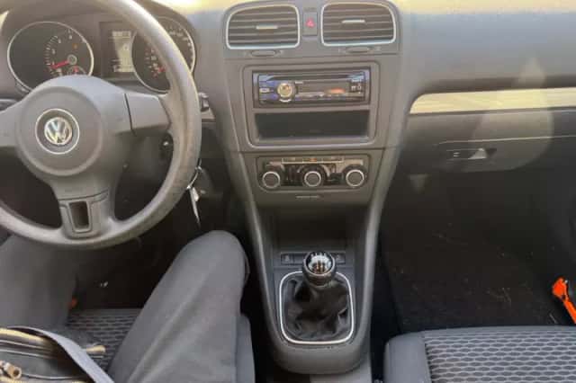 Volkswagen Golf (2011) thumbnail 4