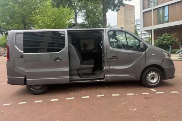 Renault Trafic (2016) thumbnail 2