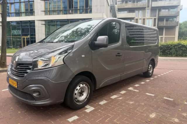 Renault Trafic (2016) thumbnail 3