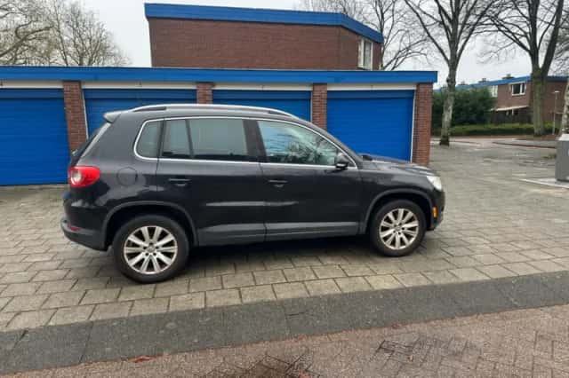 Volkswagen Tiguan (2009) thumbnail 2