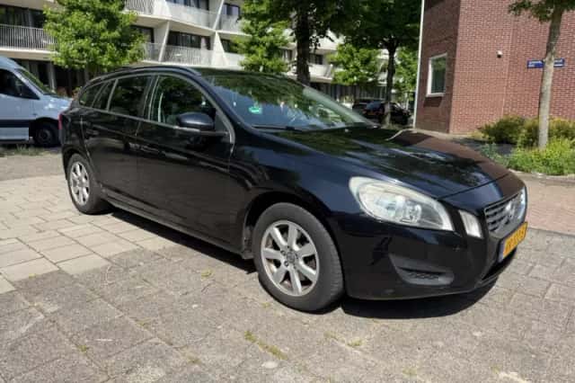 Volvo V60 (2012) thumbnail 2