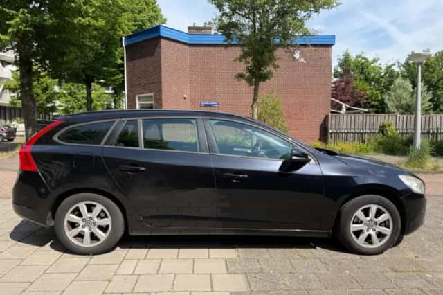 Volvo V60 (2012) thumbnail 4