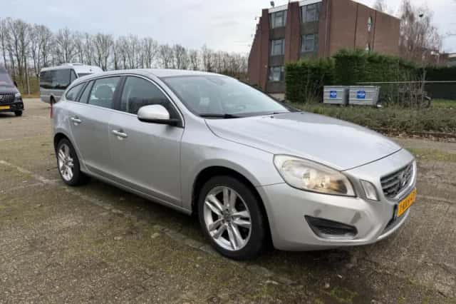 Volvo V60 (2013) thumbnail 1