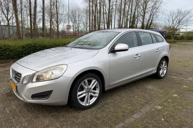 Volvo V60 (2013) thumbnail 2