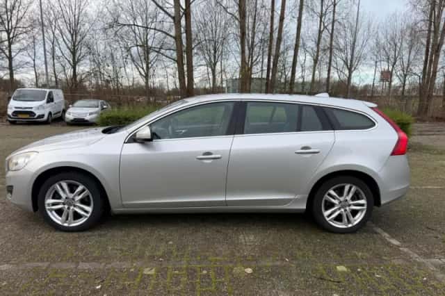 Volvo V60 (2013) thumbnail 4