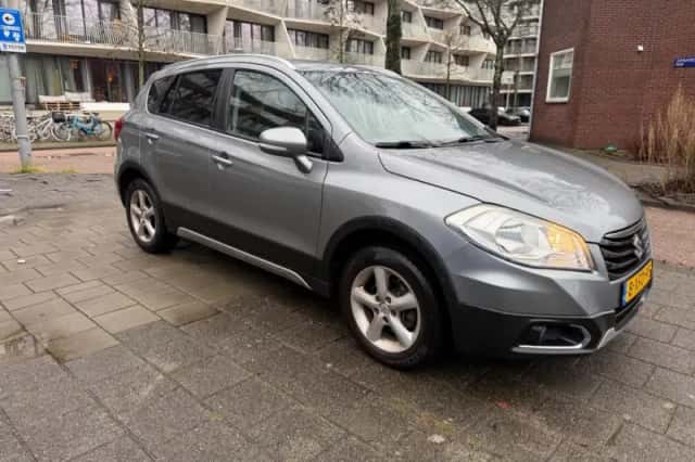 Suzuki SX4 S-Cross (2014) thumbnail 1