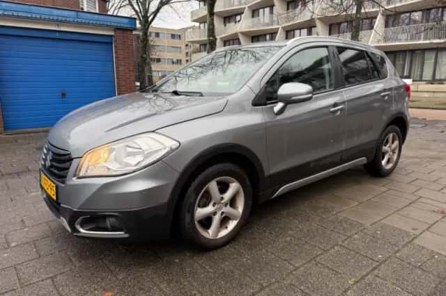 Suzuki SX4 S-Cross (2014) thumbnail 3