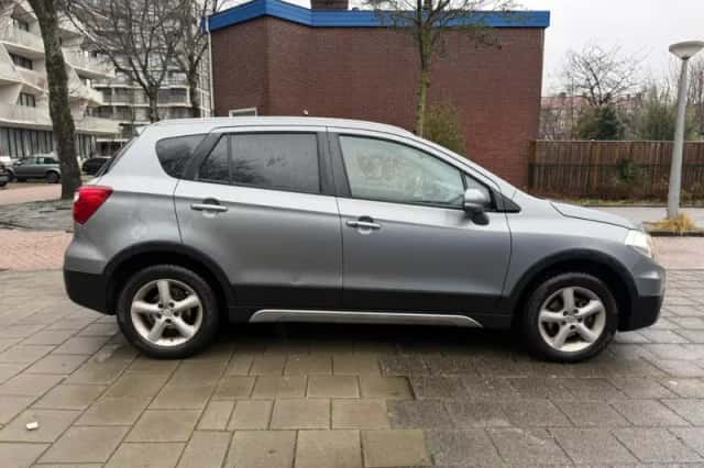 Suzuki SX4 S-Cross (2014) thumbnail 4