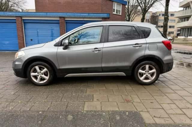 Suzuki SX4 S-Cross (2014) thumbnail 5