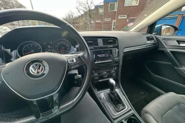 Volkswagen Golf (2014) thumbnail 2