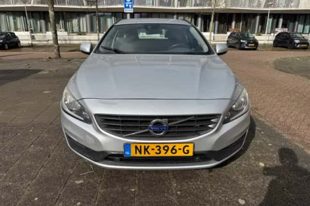 Volvo V60 (2016) thumbnail 4