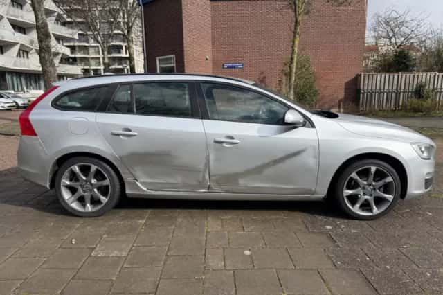 Volvo V60 (2016) thumbnail 5